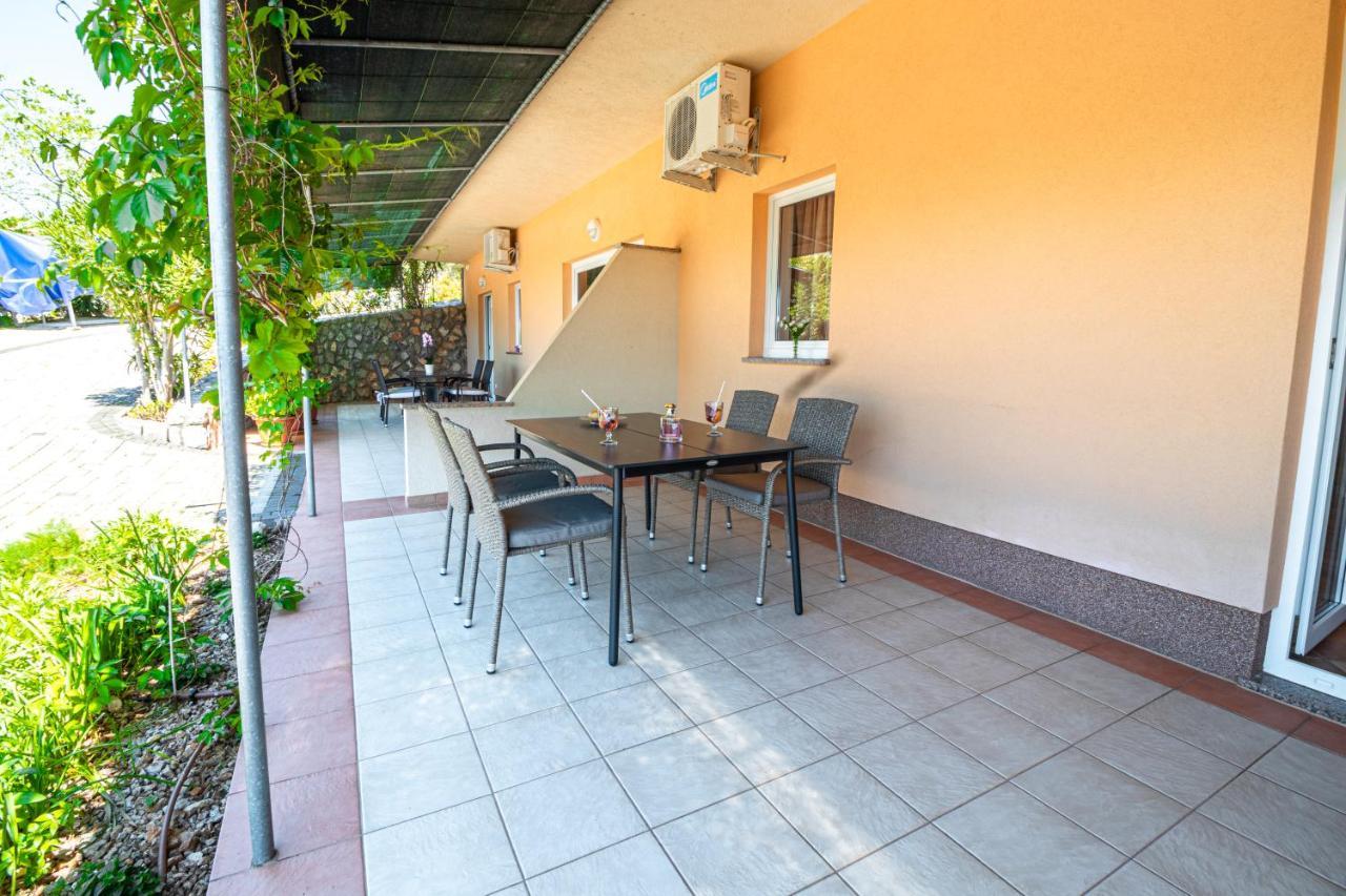 Apartments Sandra Kornić Buitenkant foto