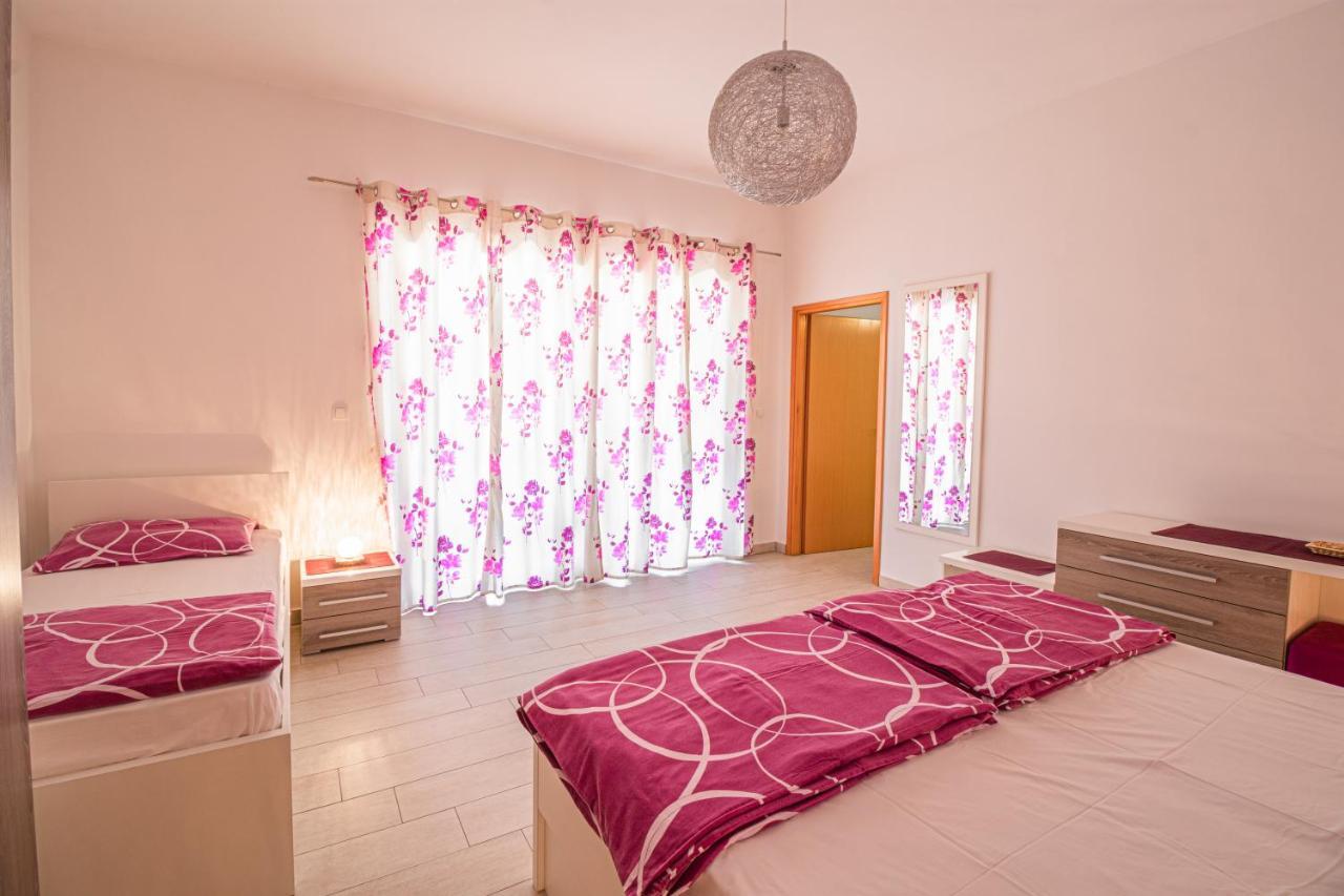 Apartments Sandra Kornić Buitenkant foto