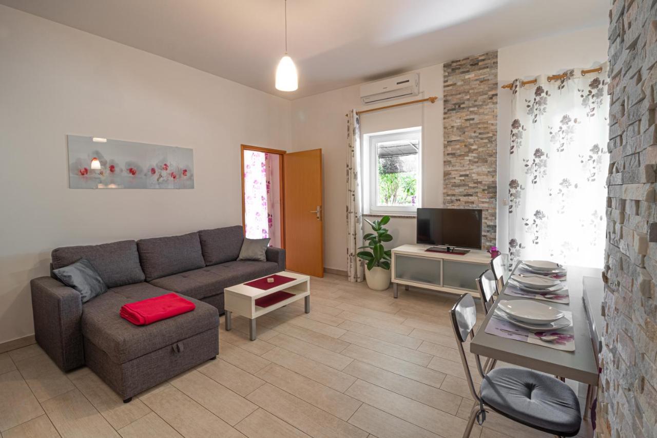 Apartments Sandra Kornić Buitenkant foto